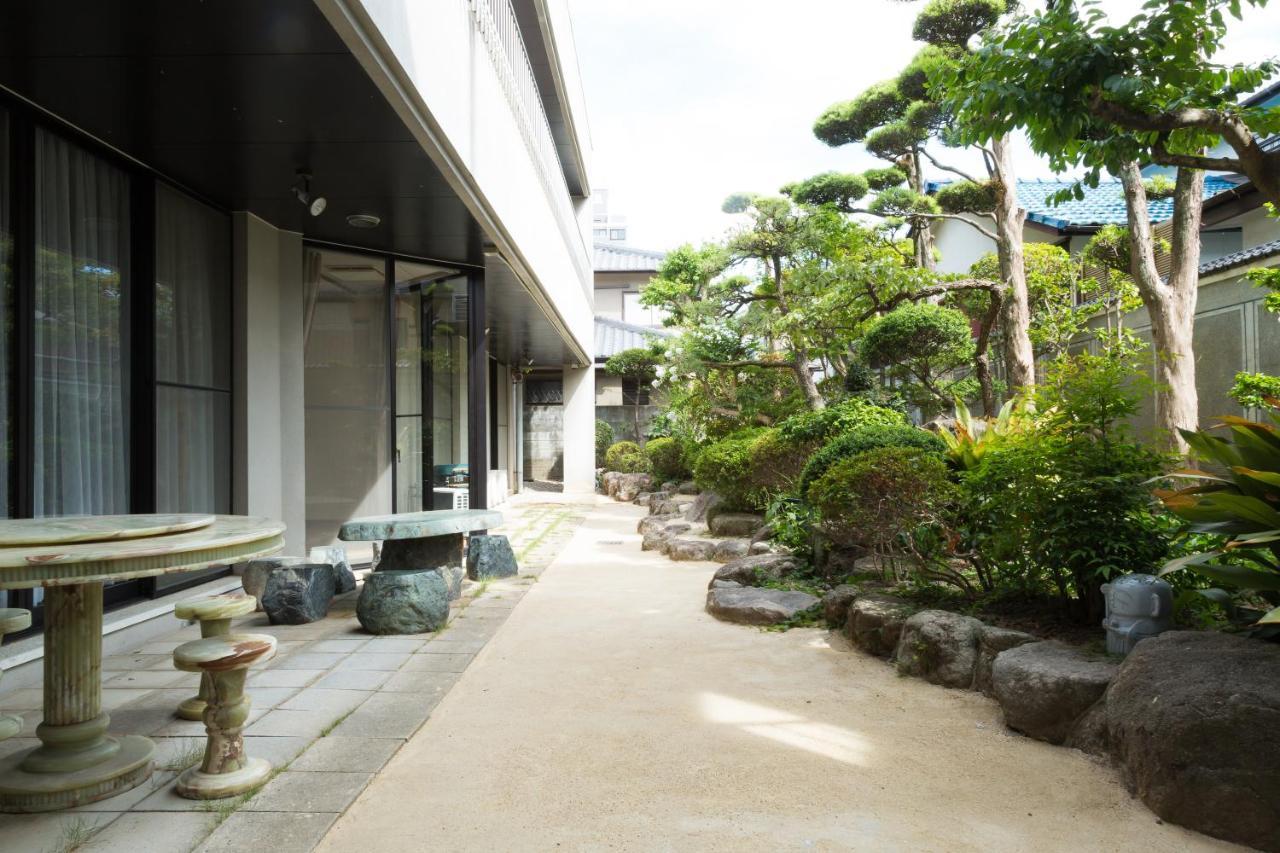 Guest House Hakozaki Garden Fukuoka  Exterior foto